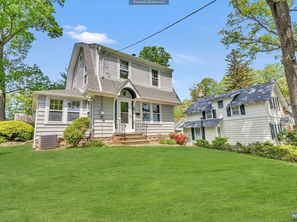 391 Dartmouth St, Wyckoff, NJ 07481