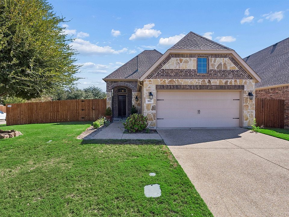 1st image of 901 Memory Ln
