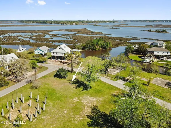 10058 E Shorecrest Rd, Biloxi, MS 39532