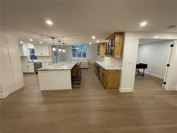 W 73rd St #2905, Prairie Village, KS 66208