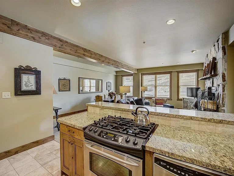7580 Royal St E #22 — Photo 9