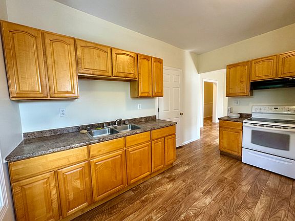 2nd image of 932 Hancock Ave #3L