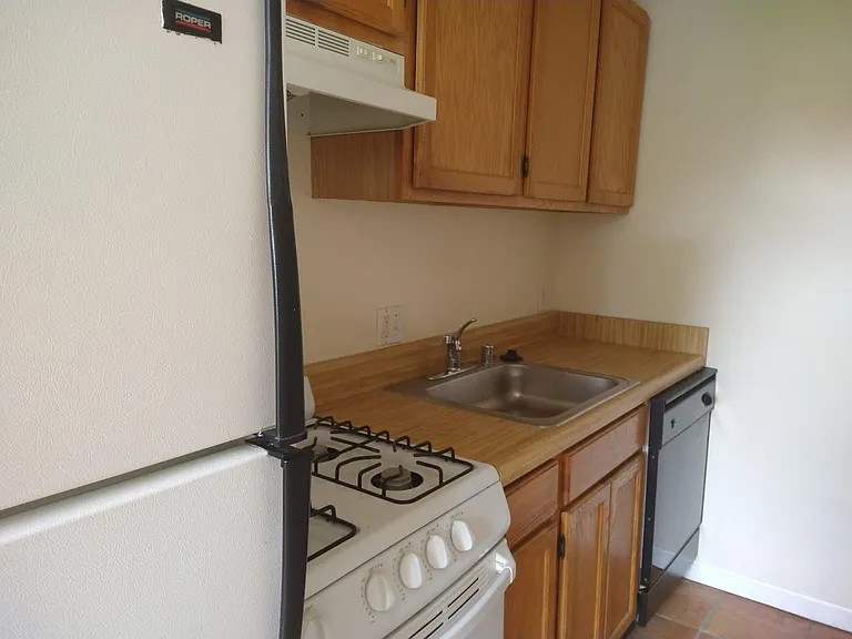 1412 S Carolina Ave SE — Photo 3