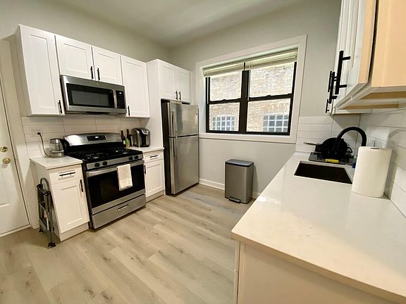 2nd image of 1320 N Wicker Park Ave APT 1F