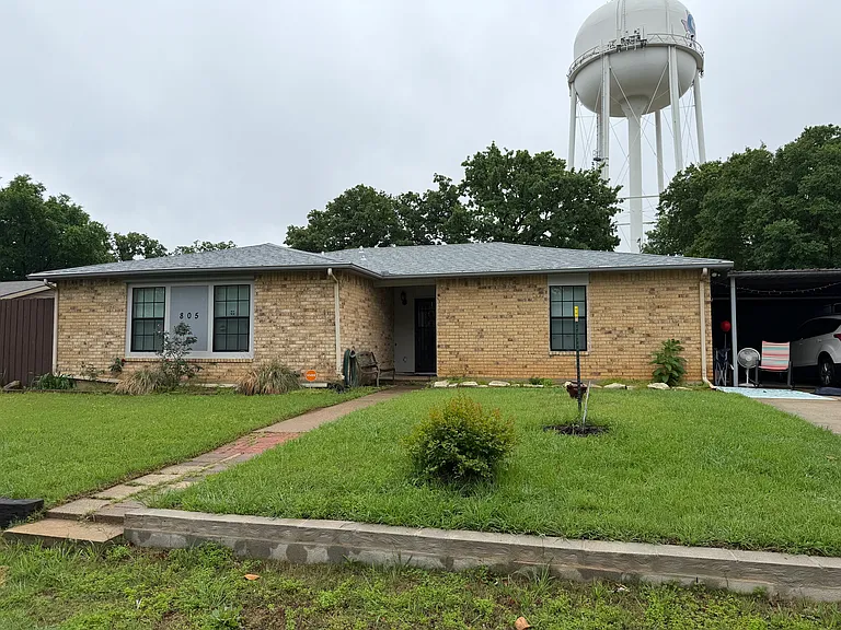805 Windmere Cir — Photo 1