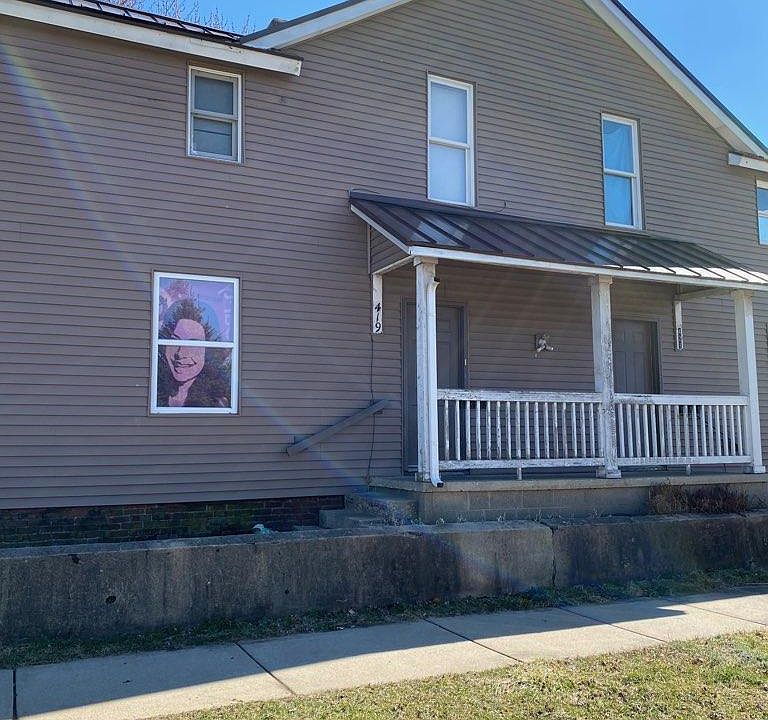 1st image of 421 S 1st St