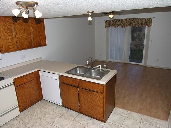 Kitchen Dining area