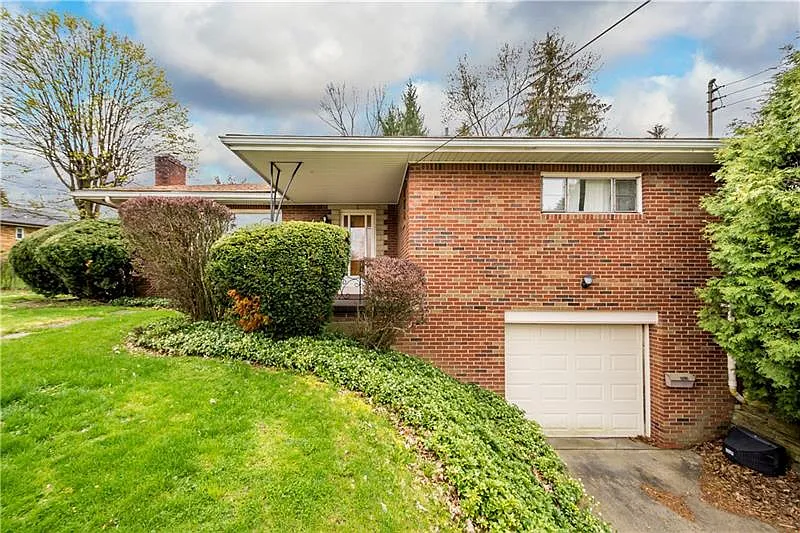 1176 Harvard Rd photo 1
