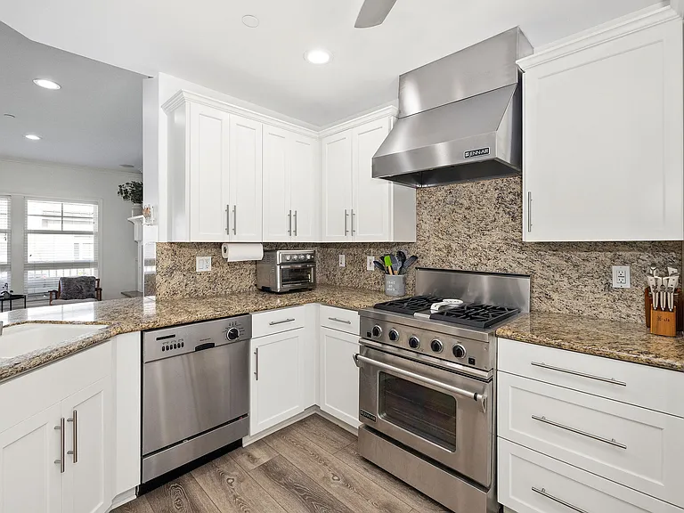 231 Aviation Pl — Photo 8
