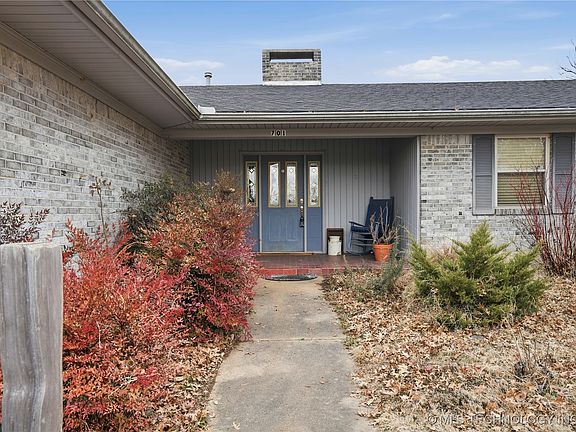 2nd image of 701 E Lucy Ave