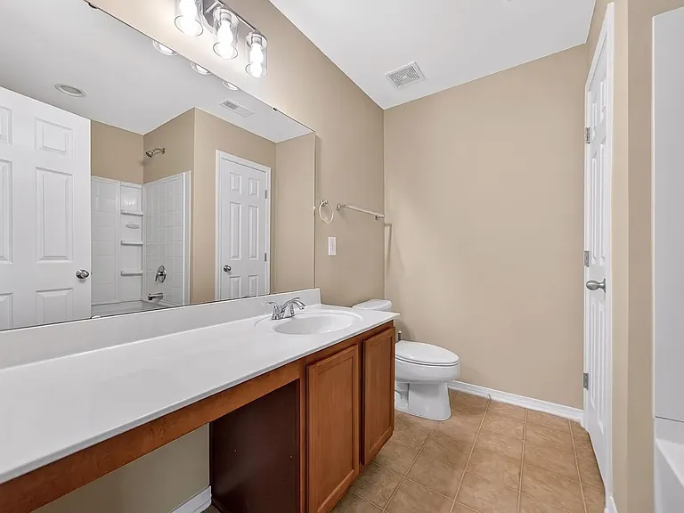 412 Longchamp Ln — Photo 15