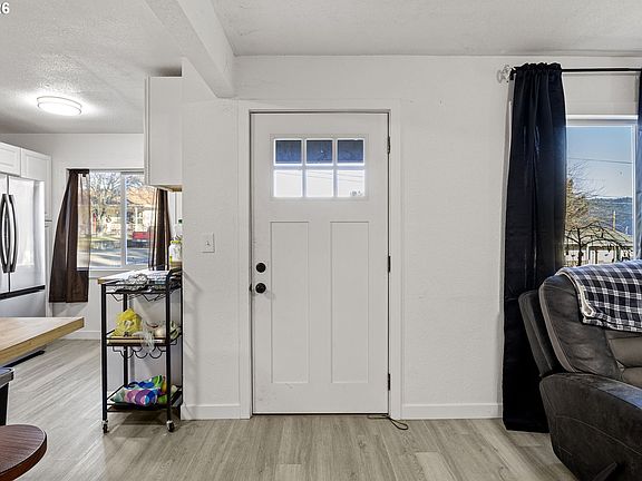 5th image of 380 NW Cary St
