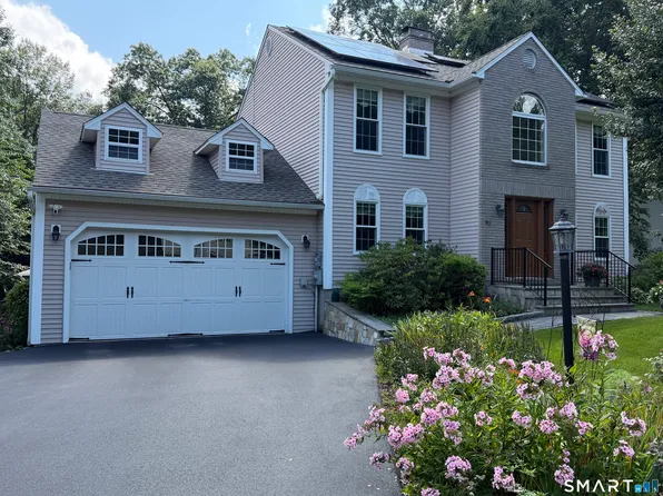 82 Nicole Drive, Naugatuck, CT 06770