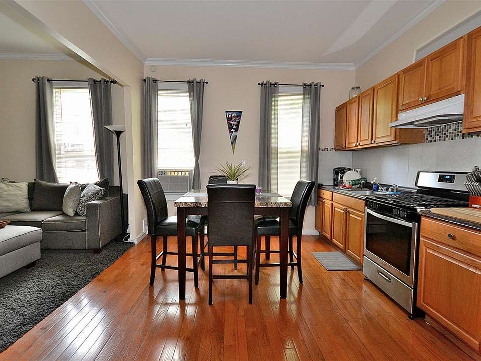 2nd image of 513 19th St #2R