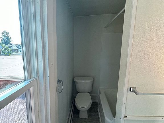 4th image of 311 Carlisle Ave #3