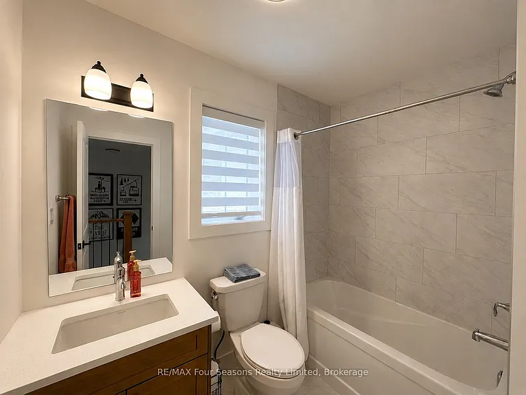 137 White Oak Cres — Photo 17