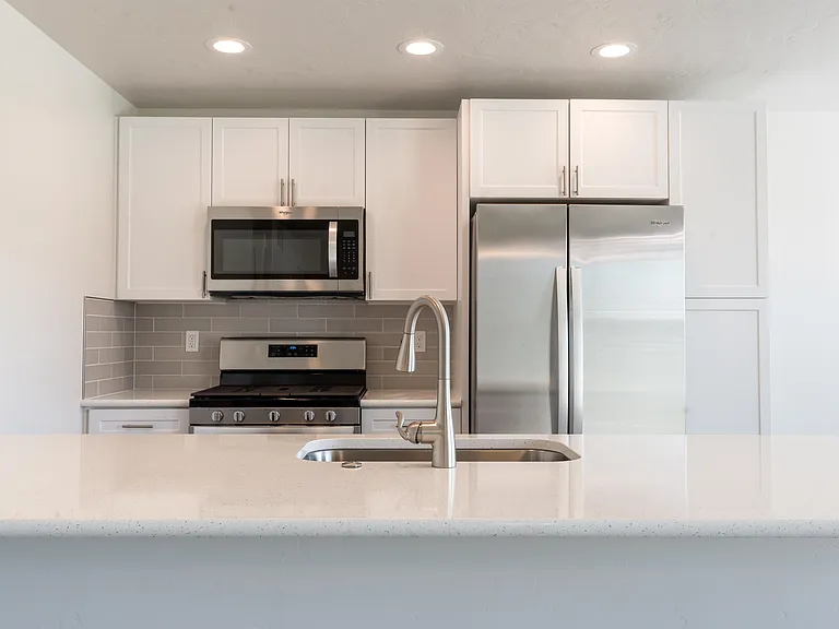 811 NW 21st St #811 — Photo 3