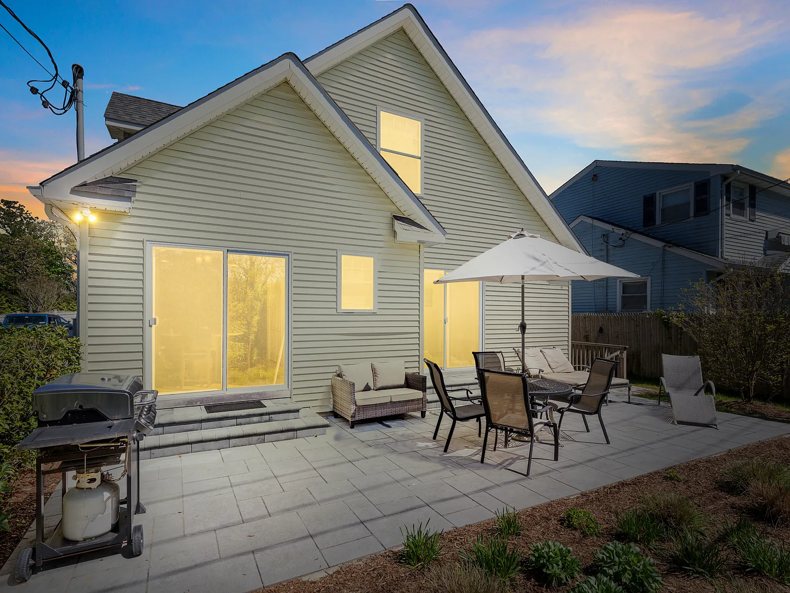 Canal Front - 4 Bedroom - Hampton Bays — Photo 4
