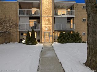 4921 Crooks Rd, Royal Oak, MI 48073