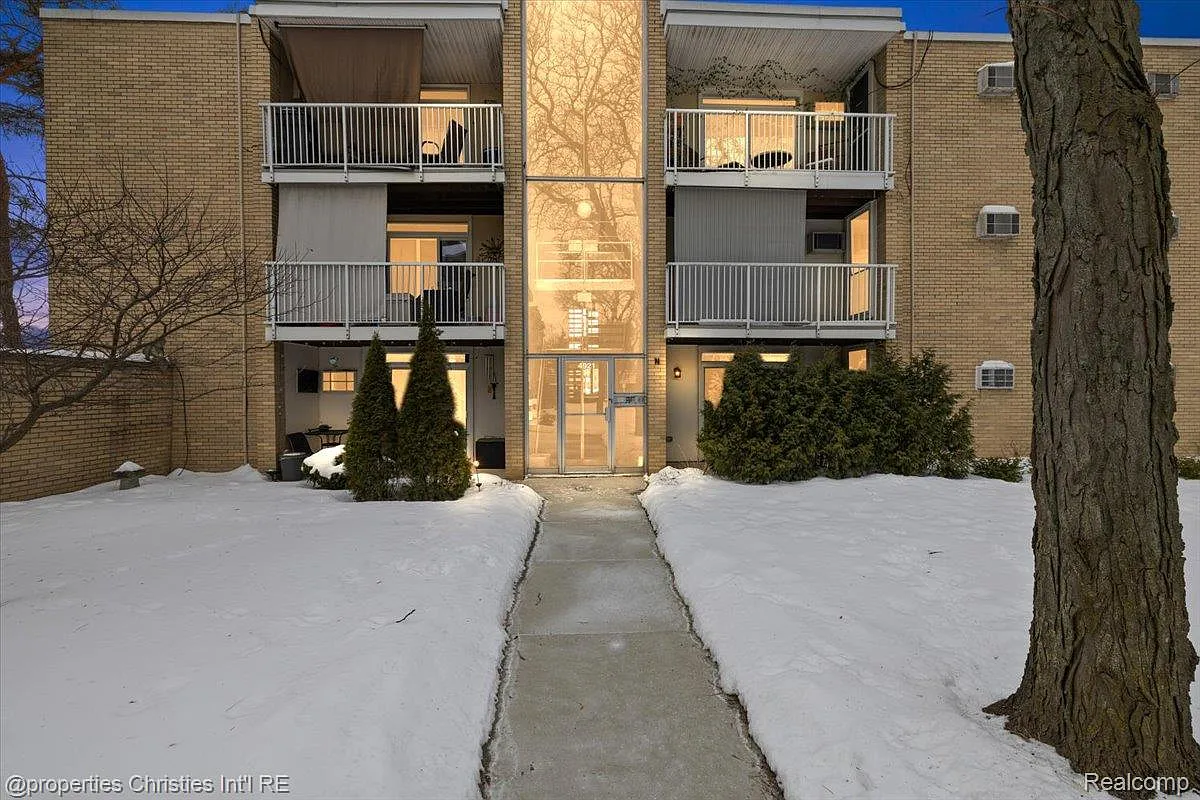 4921 Crooks Rd APT N3 photo 1