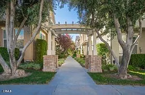 3 bed, 2.5 bath, 1320 sqft, $3,600 — Photo 2