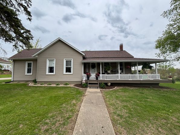 334 W Walnut St, Washburn, IL 61570