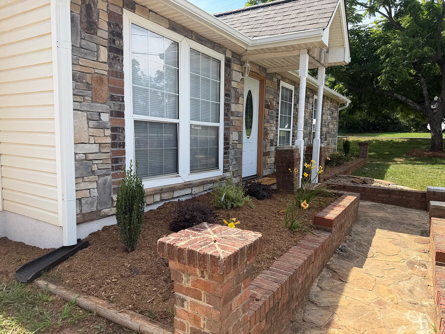 3 bed, 1000 sqft, $1,575 — Photo 2