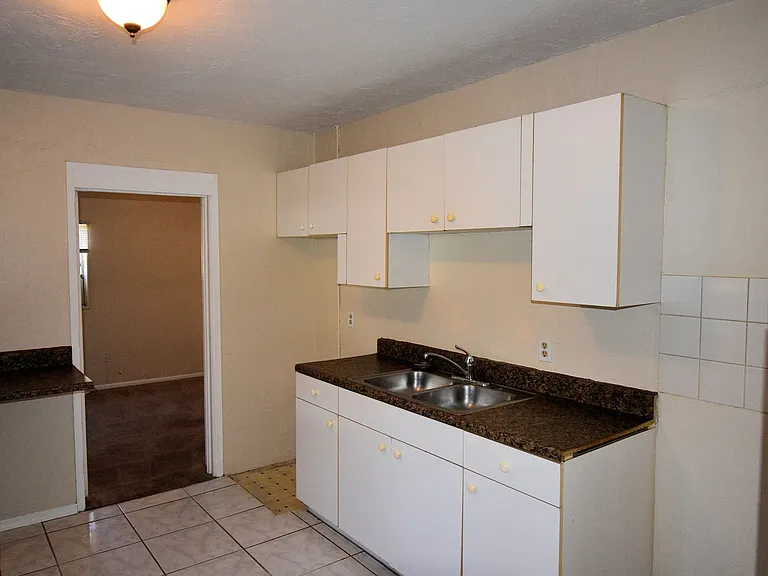 319 Montgomery Ave — Photo 3