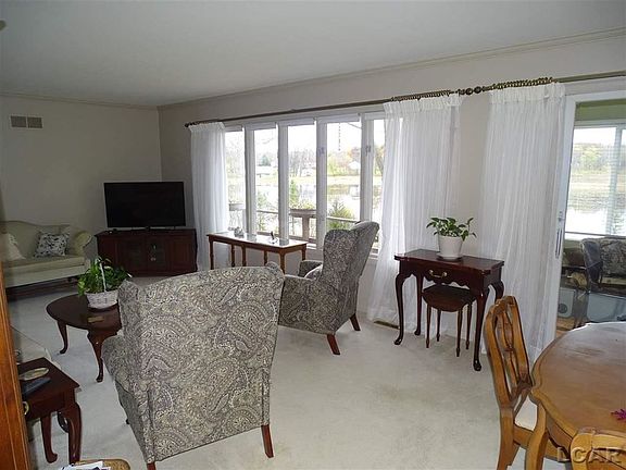 3rd image of 242 Swan Lake Dr