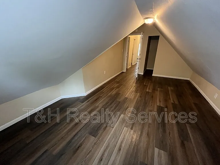 1551 W New York St — Photo 21