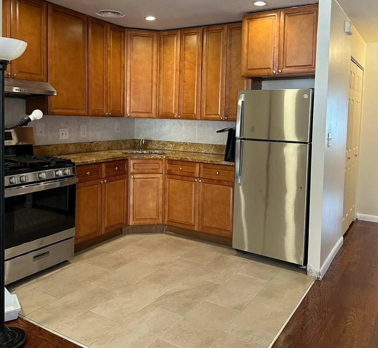 3 bed, 1.0 bath, 1040 sqft, $3,750 — Photo 1