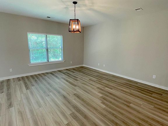3rd image of 299 Shiloh Creek Dr