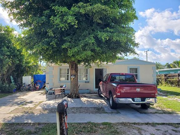 2nd image of 2304 Seminole Blvd