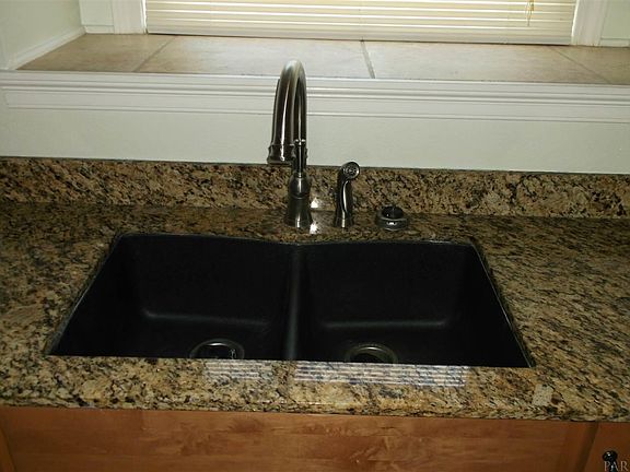 5th image of 1051 Lionsgate Ln