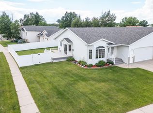 2314 Santa Barbara Dr, Bismarck, ND 58504