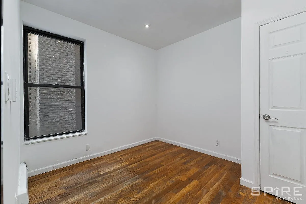 Building Photo - 204 W 108th St #28