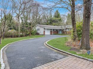 31 Baywood Ln, Bayport, NY 11705