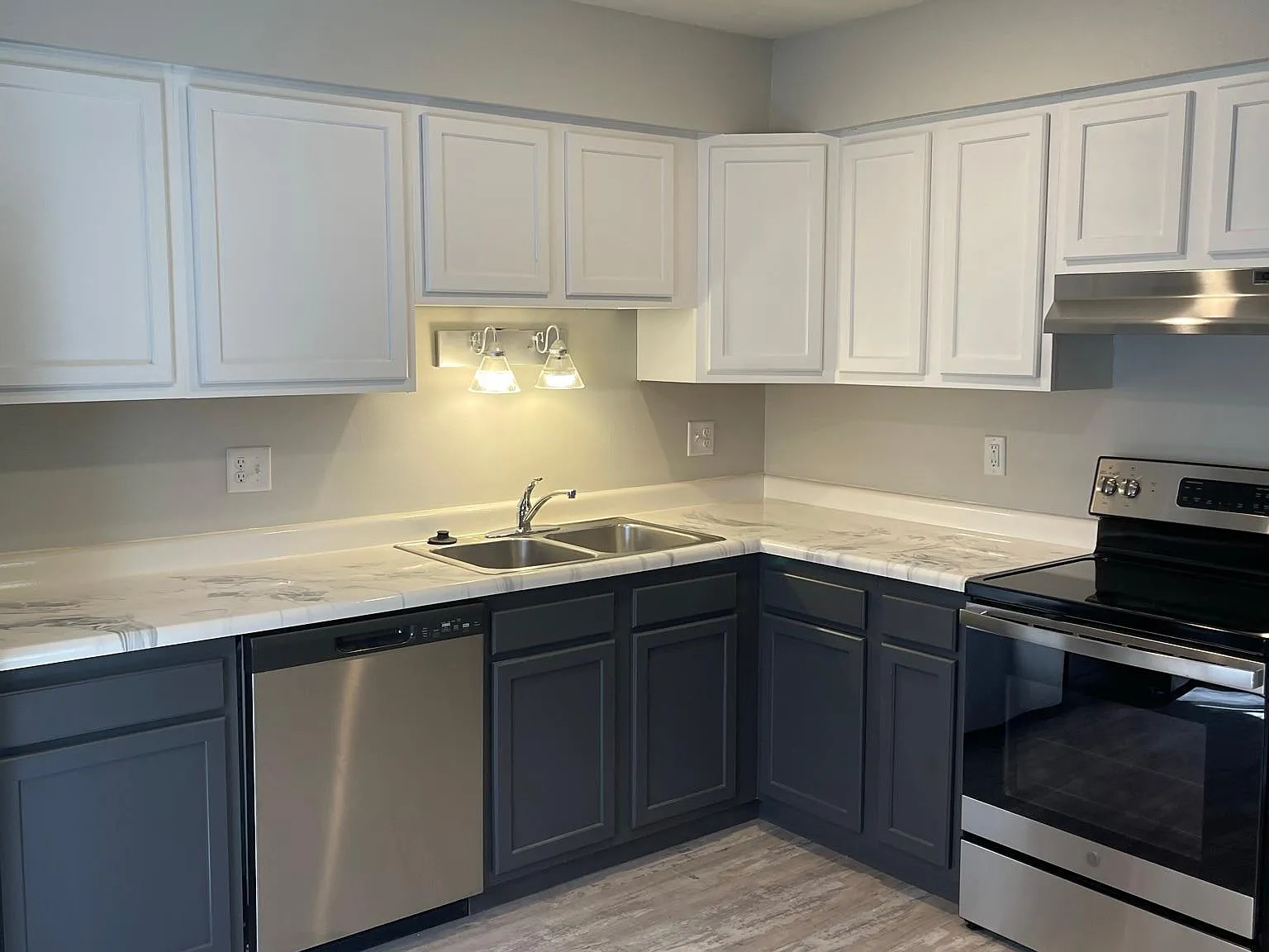 3 bed, $2,100 — Photo 2