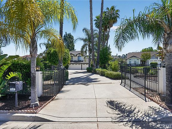 3rd image of 2081 Country Hills Ln