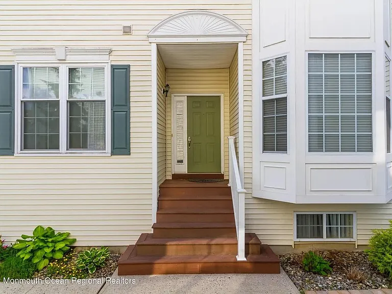 36 Austin St — Photo 2