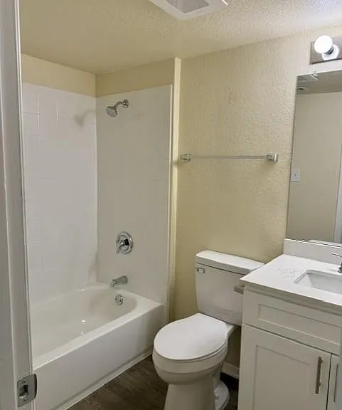 1500 Summer Creek Dr — Photo 15