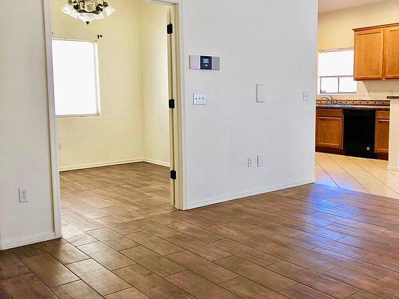 4th image of 3723 E Drexel Manor Sv