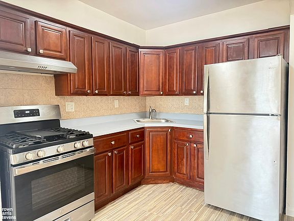 2nd image of 273 Miller Ave Floor 1