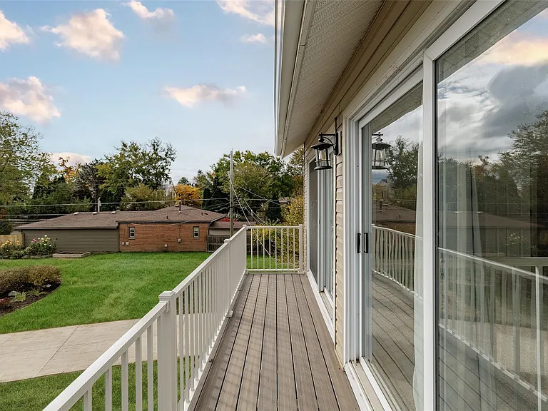 33316 Jefferson Ave — Photo 43