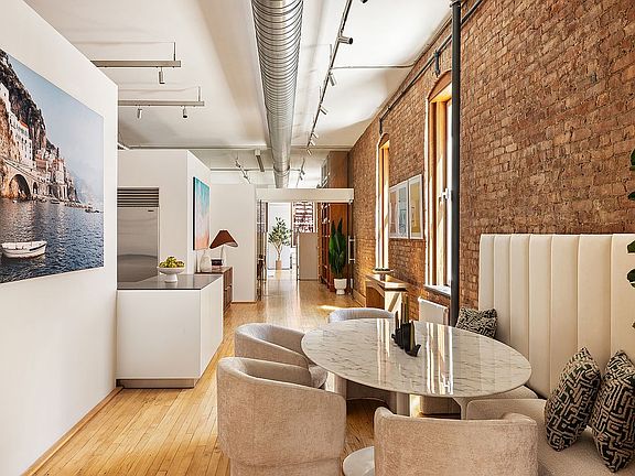 4th image of 25 E 4th St Suite 2