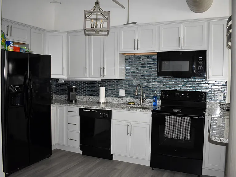 815 Elm St #3B — Photo 4