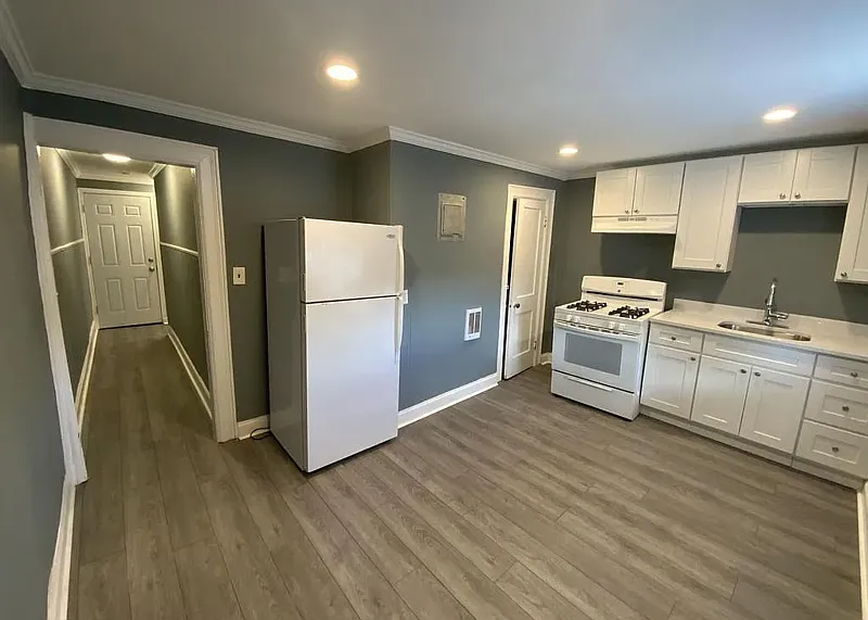 1 bed, 1.0 bath, 700 sqft, $850 — Photo 2