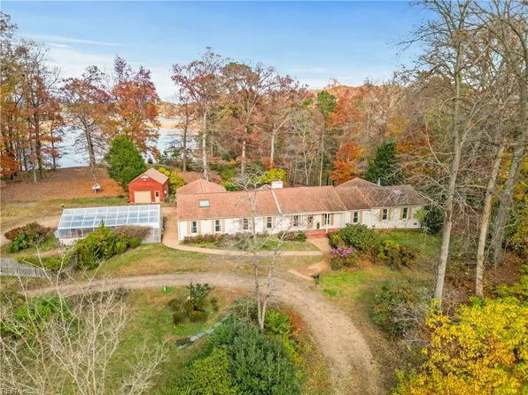 141 Beechwood Hls, Newport News, VA 23608