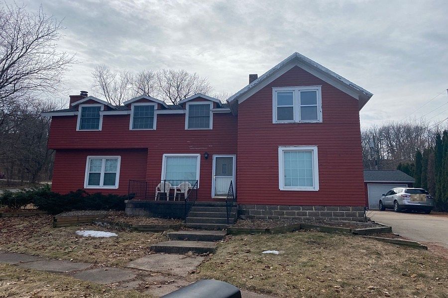 1st image of 354 E 15th St
