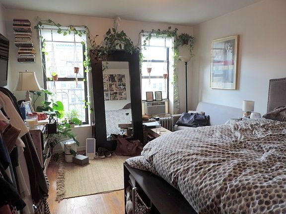 4th image of 160 Allen St APT 12